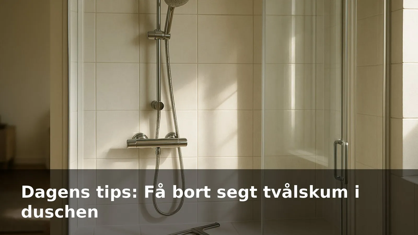 Nyskurade glasdörrar i duschen som blänker, utan vit slöja.