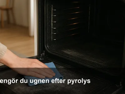 Ljusgrå aska i ugnens botten efter pyrolys torkas bort med en mikrofiberduk.