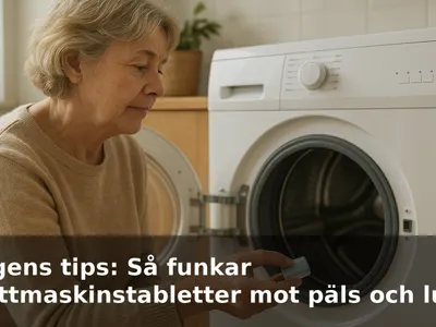 En hand lägger en rengöringstablett i en tom tvättmaskintrumma.