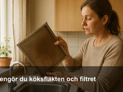 Person lyfter ur ett fettfilter ur köksfläkten över diskhon